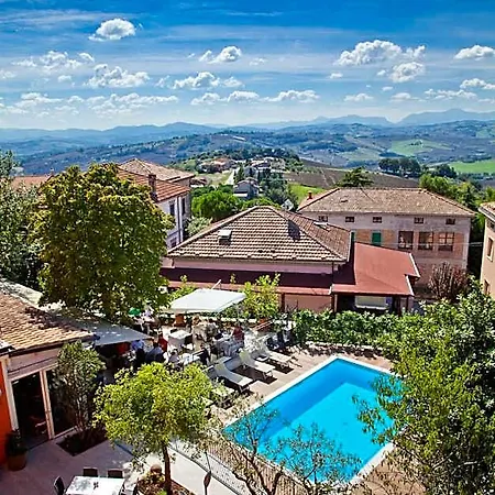ホテル La Palomba Mondavio